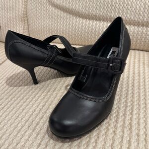 Kenneth Cole Unlisted vintage pumps